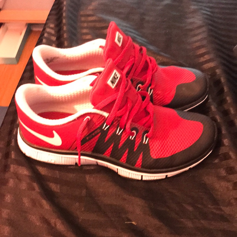 Nike Shoes. Kids 5.5 women’s 7-7.5. Barely worn!